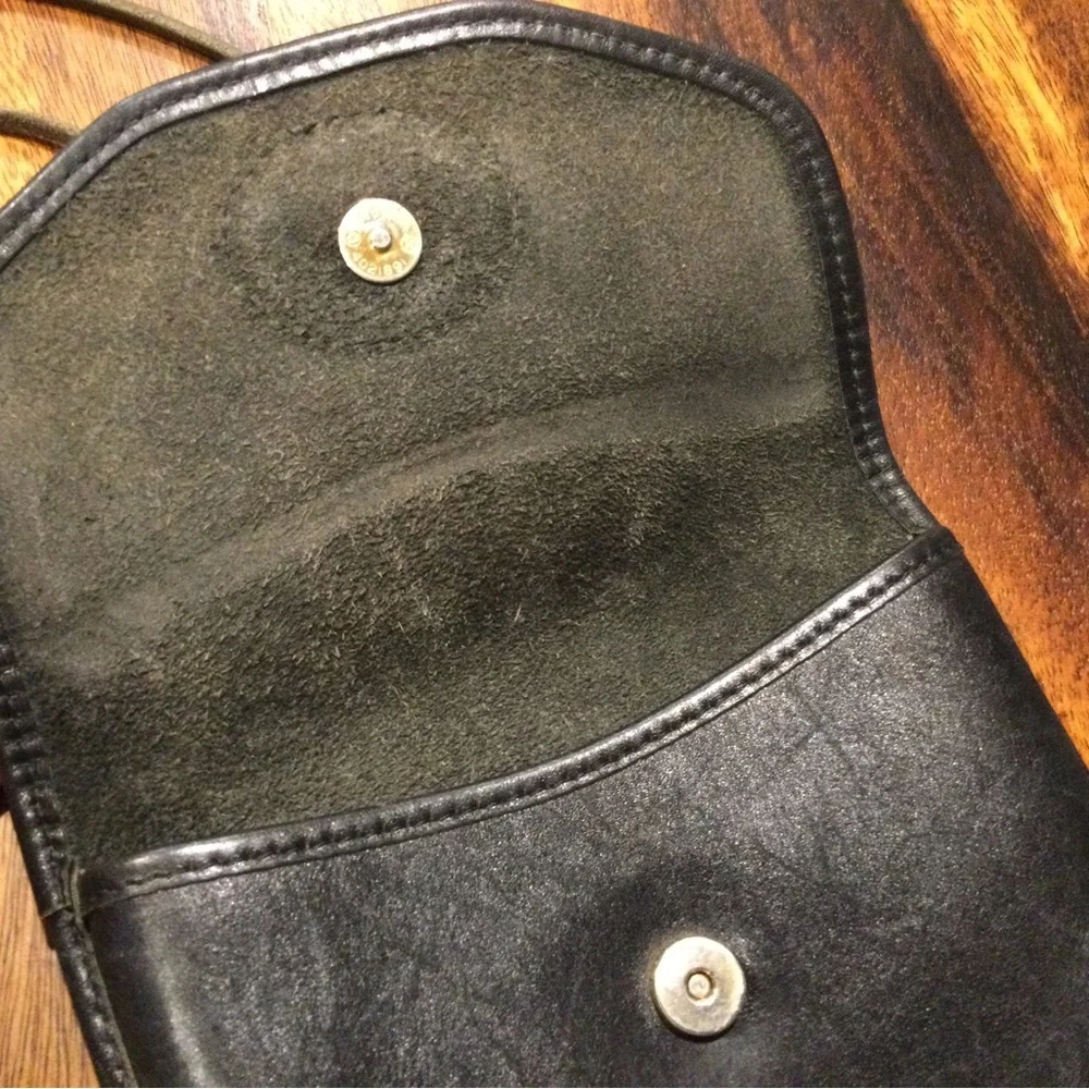 Michael Green leather crossbody passport purse. - Picture 3 of 9